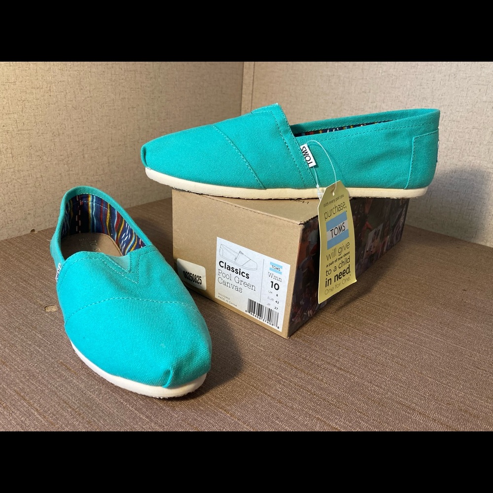 Toms classic canvas new with box pool green woman’s size 10